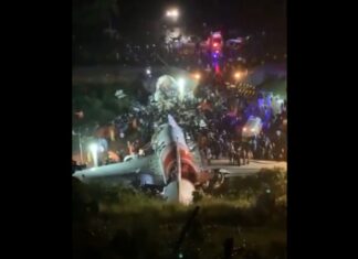 Авионска несреќа во Индија: загинаа најмалку 15 лица,повеќе од 120 повредени