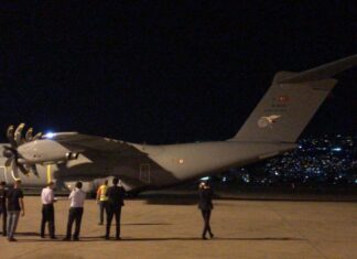 Наскоро пристигнува и храна: Во Бејрут слета авион со медицинска помош од Турција