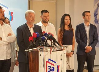 Кривокапиќ: „Победата славете ја дома, на улица некој сака немири!“