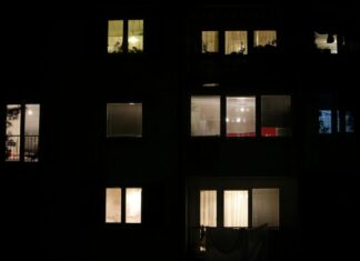За прв пат во историјата на Словенија, полициски час, протести во Марибор