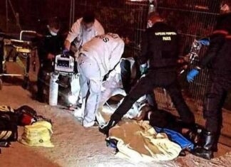 Париз: Две муслиманки избодени со нож близу Ајфеловата кула
