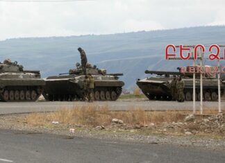 / Видео / Два авиони со руски оклопни транспортери и војници, слетаа во Ереван