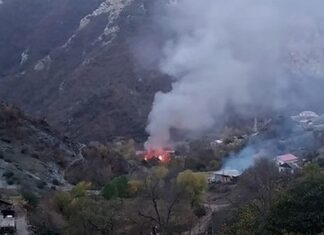 / Видео / Дел од Ерменците во Карабах, ги палат и напуштаат своите домови