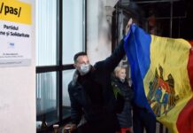 Нови политички тензии во Молдавија: демонстранти упаднаа во парламентот