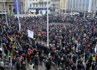 Илјадници претприемачи на протестите во Загреб: „Време е да престанеме да бидеме пасивни“