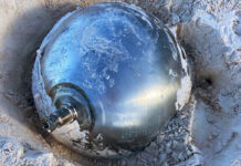 Мистериозна топка од титаниум со руски натписи пронајдена на Бахамите.