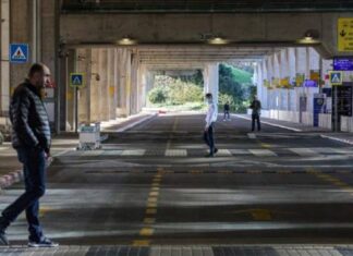 Израел отвора економија, работаат кафулиња, ресторани, училишта…