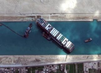 Насуканиот брод продолжува да го блокира Суецкиот канал, Русија нуди помош