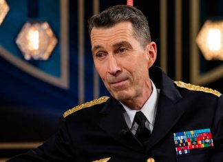 Врховен командант на шведската армија: „Ние мора да се подготвиме за војна со Русија“