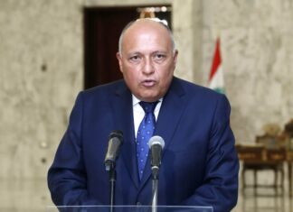 Откако побараа од Каиро да запре влез на стоки во Газа, Израел и египетските министри разговараа за заживување на мировниот процес