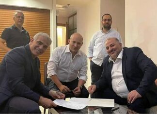 Влегувајќи во коалиција, Менсур Абас ја фрагментира палестинскиата политички борба