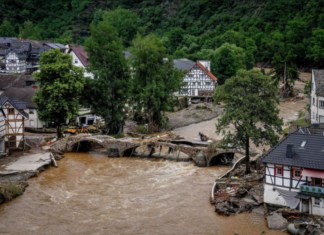 (Фото/Видео) Катастрофални поплави беснеат во Европа: Драматично во неколку земји, бројот на жртви расте