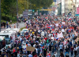 / Фото, видео / Љубљана: Нов голем протест, против ковид мерките