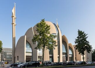 Келн дозволи емитување на езан за молитва од џамија