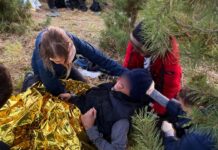 (Видео) Драматична ноќ на полско-белоруската граница: Мигранти се смрзнуваат во шума, четворица починаа