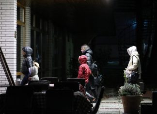 / Фото / Украински бегалци пристигнаа во Хрватска: Разочарување и тага