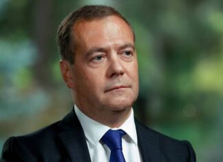 Медведев: „Москва ќе мора да ги признае Доњецк и Луганск“