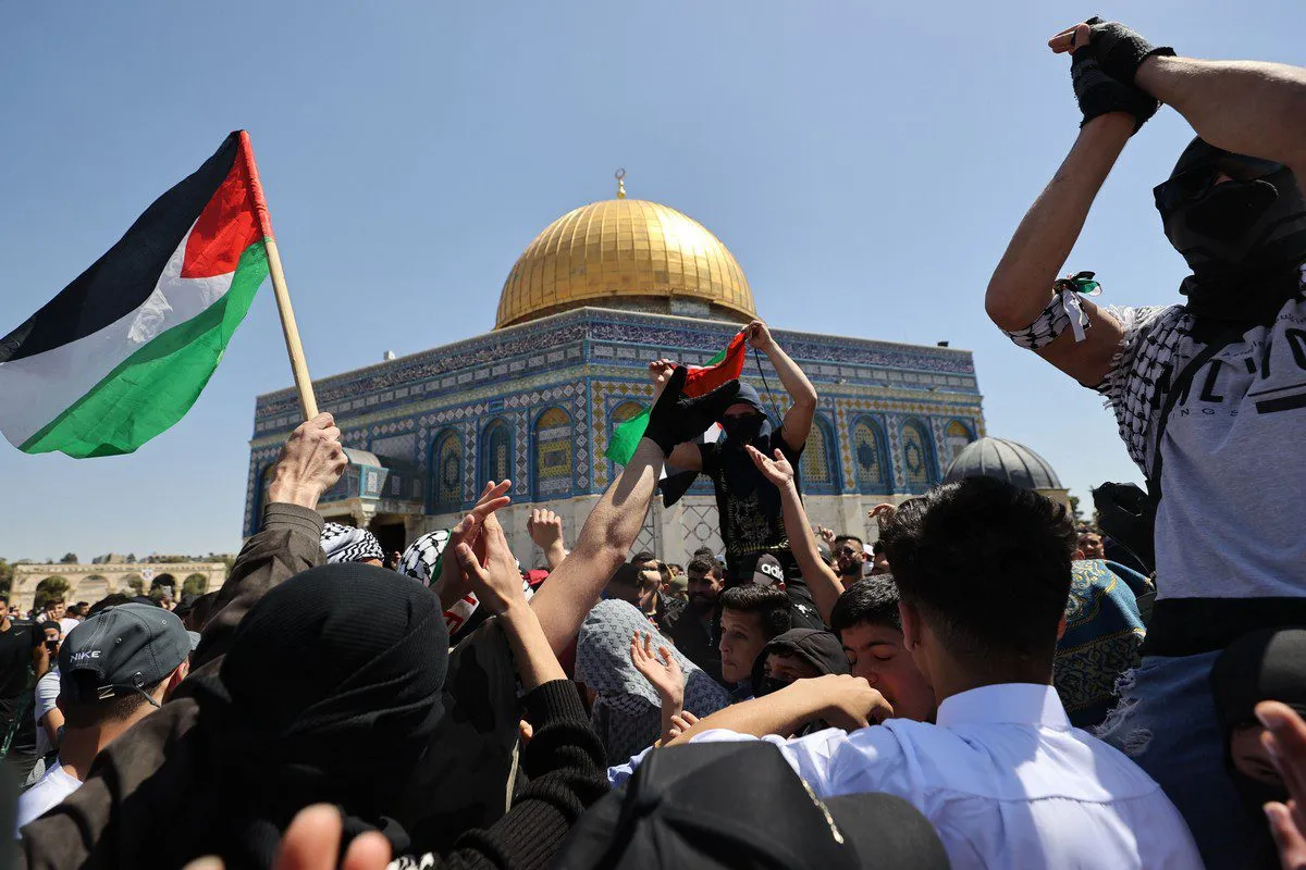 Palestinians-perform-the-second-Friday-prayers-of-Ramadan-at-Al-Aqsa-Mosque-in-Jerusalem