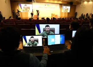 Зеленски: „Уништени се 300 болници во Украина“