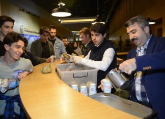 Туркије: Во библиотека која е отворена 24 часа, секој ден се организираат ифтари и сехури