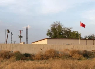 „Њујорк тајмс“ тврди дека западните власти се „загрижени“, поради тврдењата на Русија дека сирискиот премин „Баб ал-Хава“, е затворен поради Украина