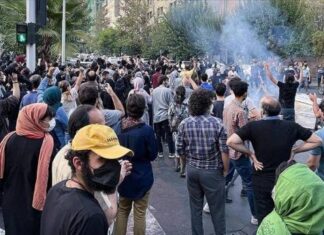 Вооружени напаѓачи на мотоцикли убиле девет лица во Иран, меѓу кои и две деца