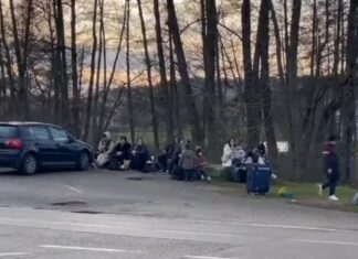 Неофицијално: Полицијата ги враќа граѓаните на Чеченија од ГП Маљевац на влезот во Хрватска
