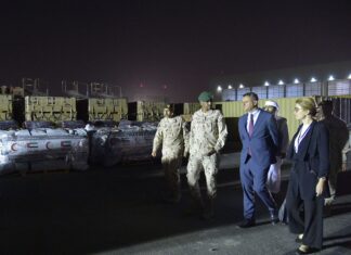 Емирати: Во присуство на Турскиот амбасадор испратен првиот карго авион со хуманитарна помош од ОАЕ