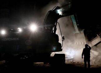 Турција: Најмалку три лица загинаа, а над 200 се повредени во вечерашните земјотреси