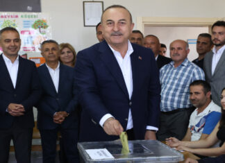 Чавушоглу: Политичарите кажаа се што имаа, денеска збор има нацијата