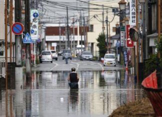 Јапонија: Граѓаните се подготвуваат за евакуација поради обилни дождови