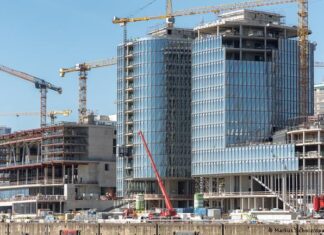 Хамбург: Пет работници загинаа при пад од скеле