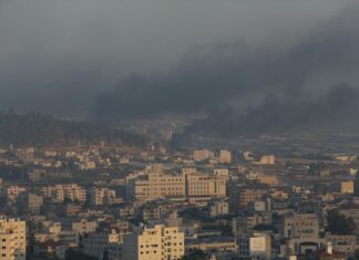 ЕУ, сепак нема да ја суспендира испораката на помош за Палестинците како што најави Вархелиј