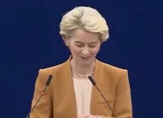 (Видео) Куче се прикраде во салата на Европскиот парламент и лаеше за време на говорот на Урсула фон дер Лајен
