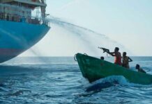 Сомалиските пирати запленија брод што превезувал јаглен за Емиратите