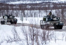 Финските и шведските војници за прв пат заедно ја преминаа границата