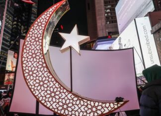 Њујорк: Како изгледа теравија намаз на Тајмс Сквер