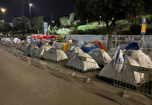 Антивладините демонстранти во Израел поставија шатори пред зградата на парламентот