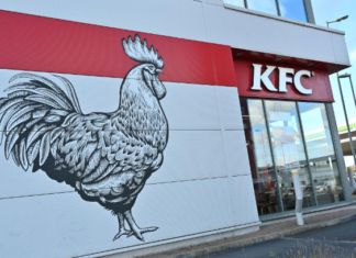 ПОХОВАН КАРАБАТАК СО КРВ ОД ГАЗА: Првата продавница на KFC во Алжир излезе и се затвора по пропалестинските протести