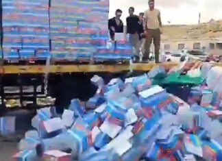 ВИДЕО / Израелци блокираа хуманитарна помош за Газа, расфрлаа пакети со храна
