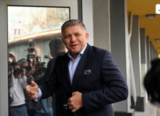 Кој е Роберт Фицо, словачки премиер на кој денеска беше извршен атентат