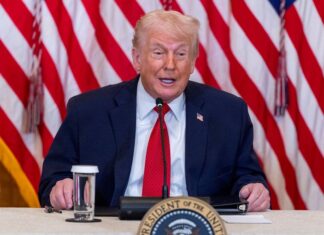 Трамп им се закани на сите земји што се противат на одземањето на Гренланд