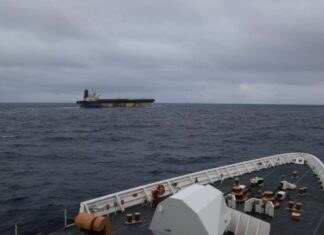 Американските маринци запленија два руски танкери: Руски воени бродови и подморница во непосредна близина