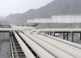 ОАЕ градат нов нафтовод, сакаат да го заобиколат Хормуз