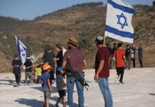 Израелски доселеници на Западниот Брег запалија џамии во две палестински села