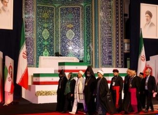 Скриена порака на џеназето (погребот) на Хамнеи: Курански ајет предизвика реакции